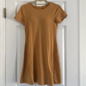 Adorable Uniqlo skater yellow dress 🌻 with built-in bra!